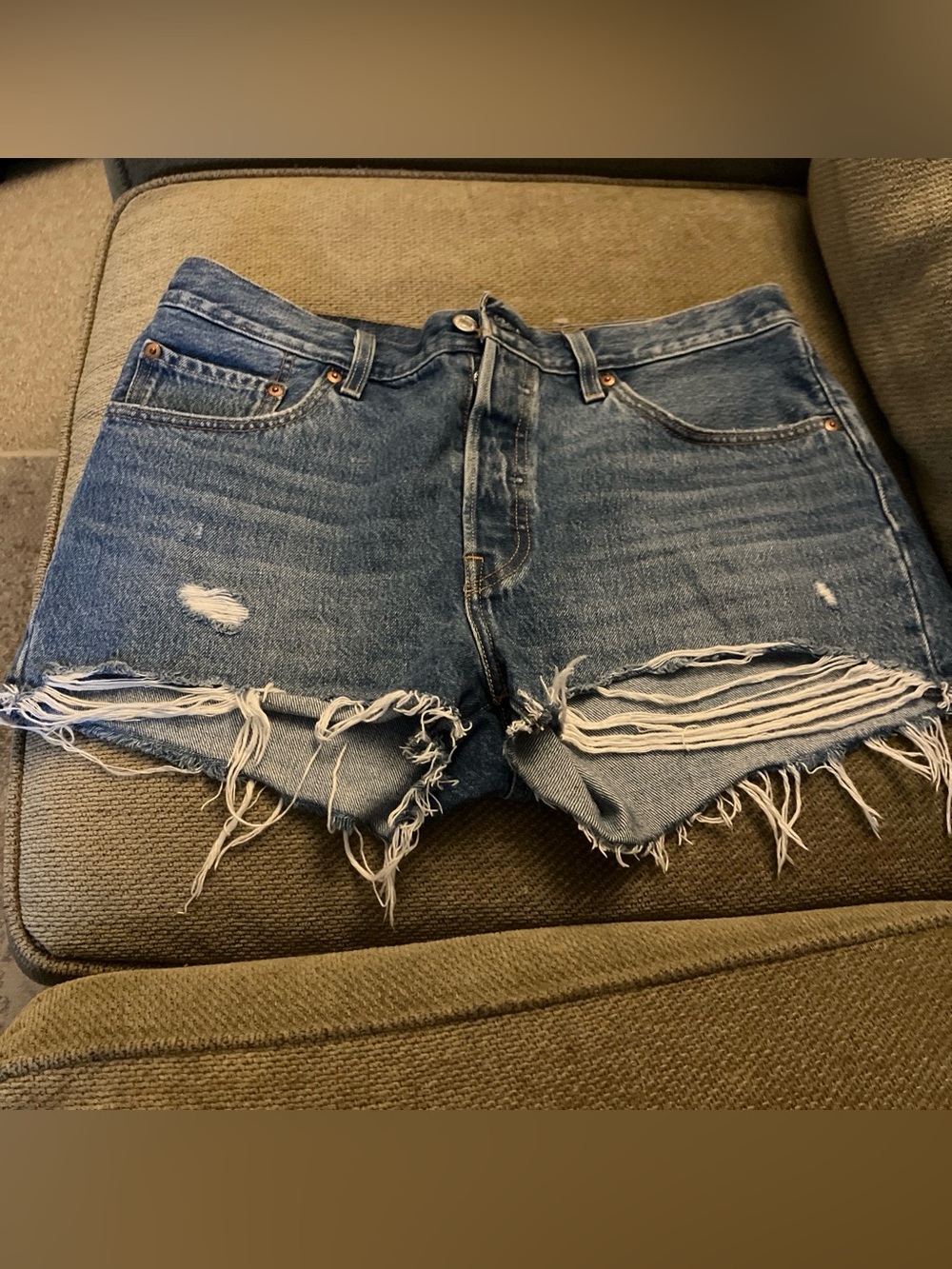 Woman’s Levi Jean shorts